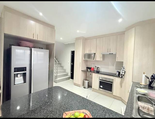 4 BEDROOM TOWNHOUSE FOR SALE IN VANDERBIJLPARK SE 3